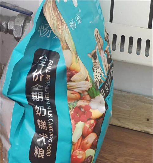 刚断奶的狗狗，奶糕还是幼犬粮？（为你的小狗做出正确的喂养选择）